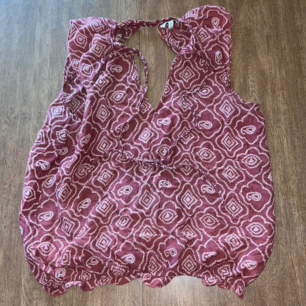 Small Heritage 1981 Sheer Sleeveless Blouse with Cutout Back.